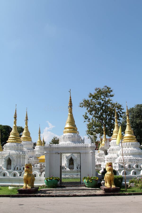 Chedi em Wat Chedi Sao Lang, Lampang imagens de stock Chedi em Wat Chedi Sao Lang, Lampang imagens de stock