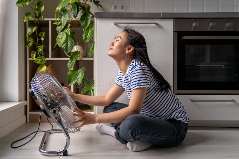 https://thumbs.dreamstime.com/b/cheerful-asian-girl-enjoys-cold-wind-electric-fan-sits-floor-kitchen-young-japanese-woman-resting-home-sits-281613831.jpg