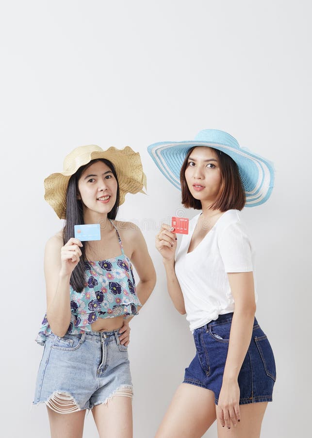 Bạn sở hữu tin yêu rằng hipster là phong thái sinh sống, là thái chừng, là niềm đam mê? Hãy nhằm công ty chúng tôi reviews chân dung nhị cô nàng hipster White nền - sự phối hợp tuyệt đối thân thích phong thái và vật  liệu. Cùng mày mò và cảm biến ngay lập tức hôm nay! 