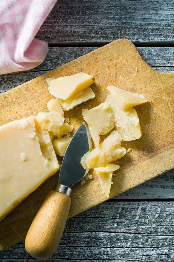 Cheese knife parmesan arkivfoto. Bild av banta, snitt 75295132
