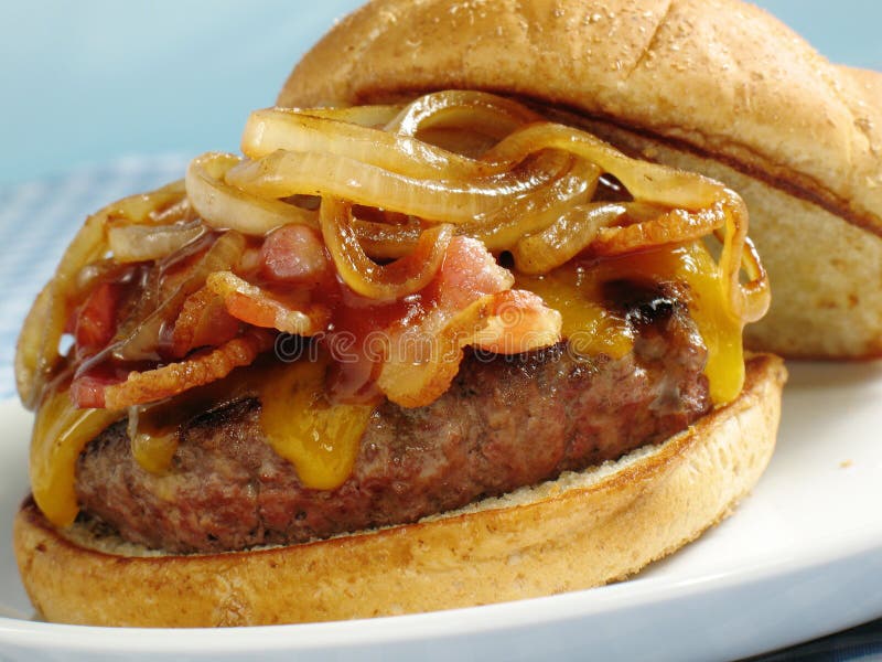 Pancetta Affumicata & Cheeseburger Del BBQ Immagine Stock Immagine di
