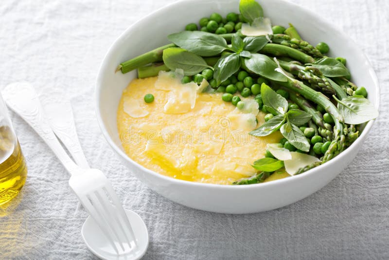 Cheesy polenta with plenty of vegetables