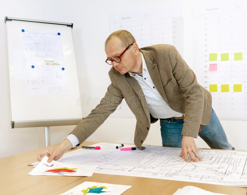 Chef Checking Technical Drawings royaltyfria foton