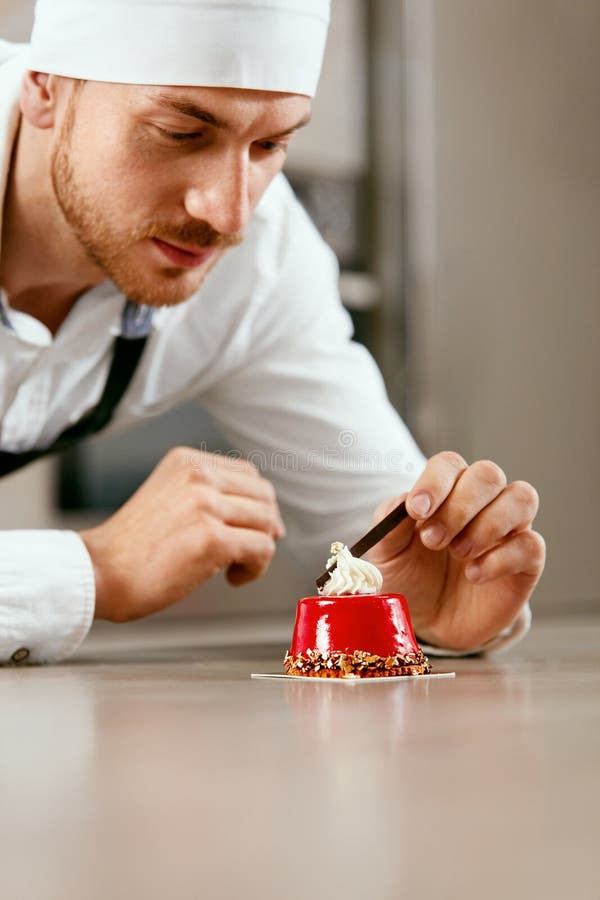 Chef de pâtisserie Working With Dessert