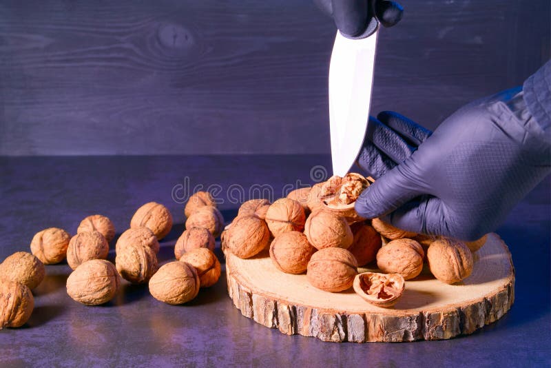 https://thumbs.dreamstime.com/b/chef-peeling-walnuts-knife-kitchen-table-chef-peeling-walnuts-knife-kitchen-table-271006633.jpg