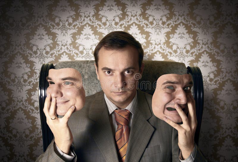 Chef- zitting op de leunstoel, holding zijn gezichtsmaskers royalty-vrije stock foto Chef- zitting op de leunstoel, holding zijn gezichtsmaskers royalty-vrije stock foto