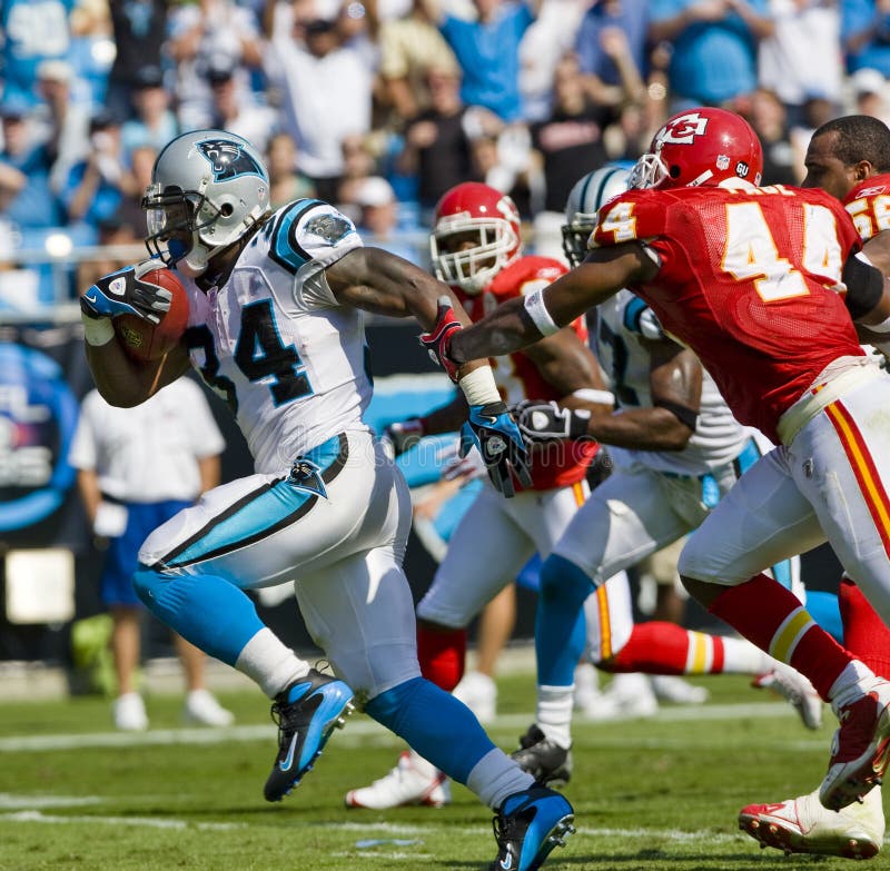 Chefes do NFL Kansas City contra panteras de Carolina imagem de stock royalty free Chefes do NFL Kansas City contra panteras de Carolina imagem de stock royalty free