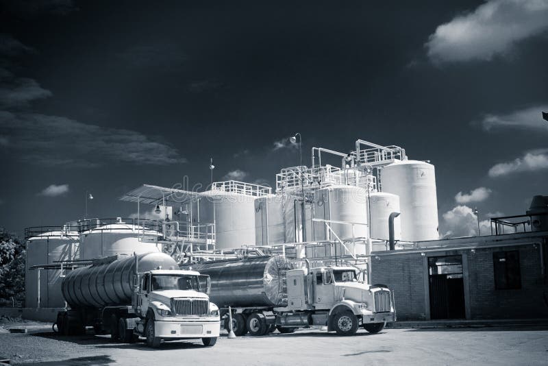 Chemical Storage Tank And Tanker Truck