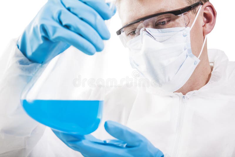 Chemicus die in een laboratorium werkt royalty-vrije stock foto's