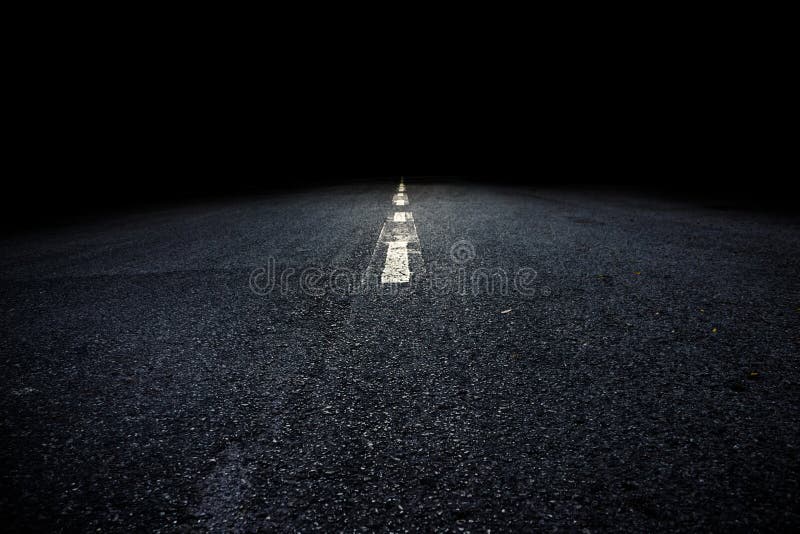 Chemin à l'obscurité photo stock. Image du densité, matin - 44863902
