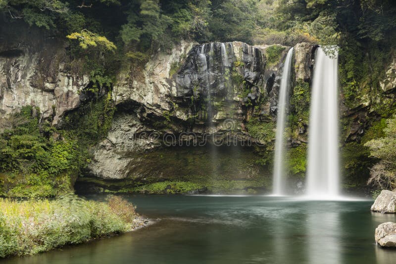 Cheonjiyeon Wasserfall lizenzfreies stockfoto Cheonjiyeon Wasserfall lizenzfreies stockfoto