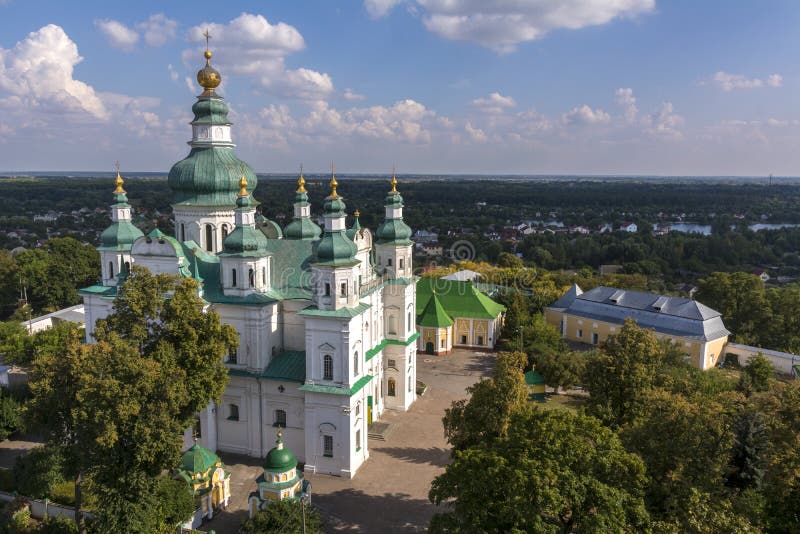 Chernihiv, Ucrania. 31 de agosto de 2019. Catedral de la Trinidad en un antiguo monasterio ortodoxo fotos de archivo Chernihiv, Ucrania. 31 de agosto de 2019. Catedral de la Trinidad en un antiguo monasterio ortodoxo fotos de archivo