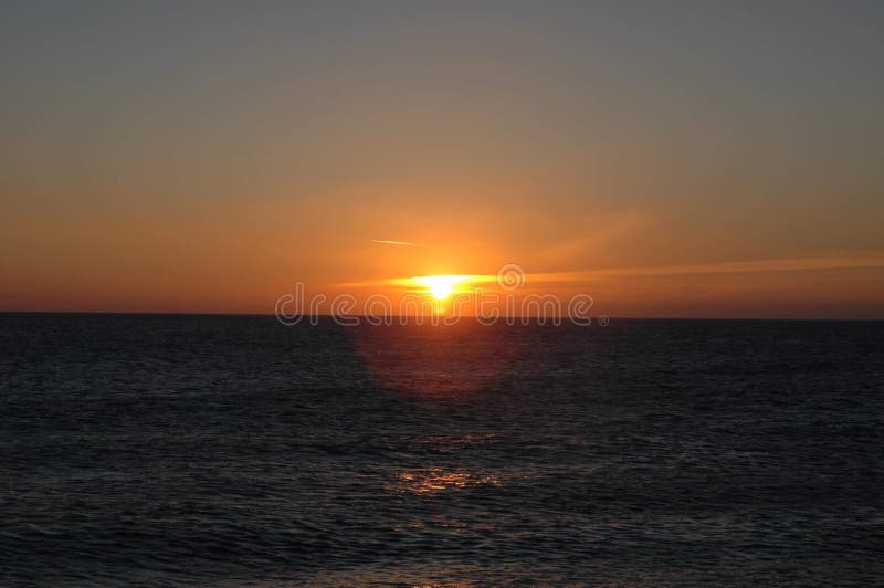 Download Chesilstrand stock foto. Afbeelding bestaande uit horizon - 107700842