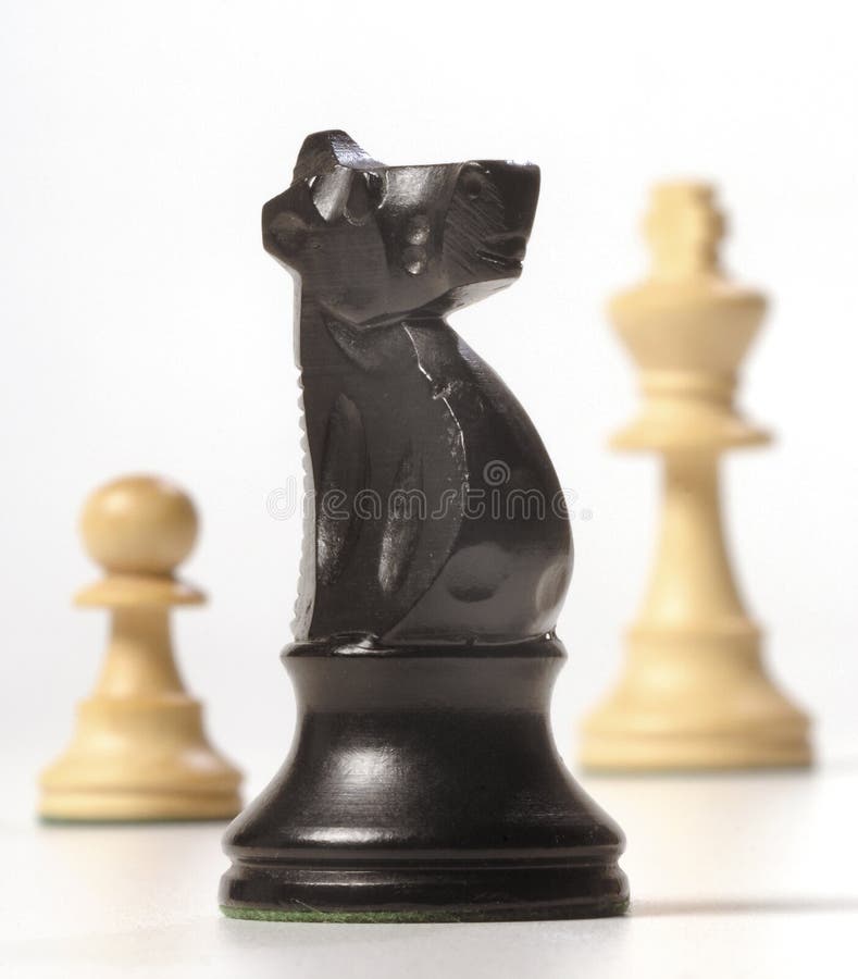Kôň, kráľ a pešiak šachové figúrky.