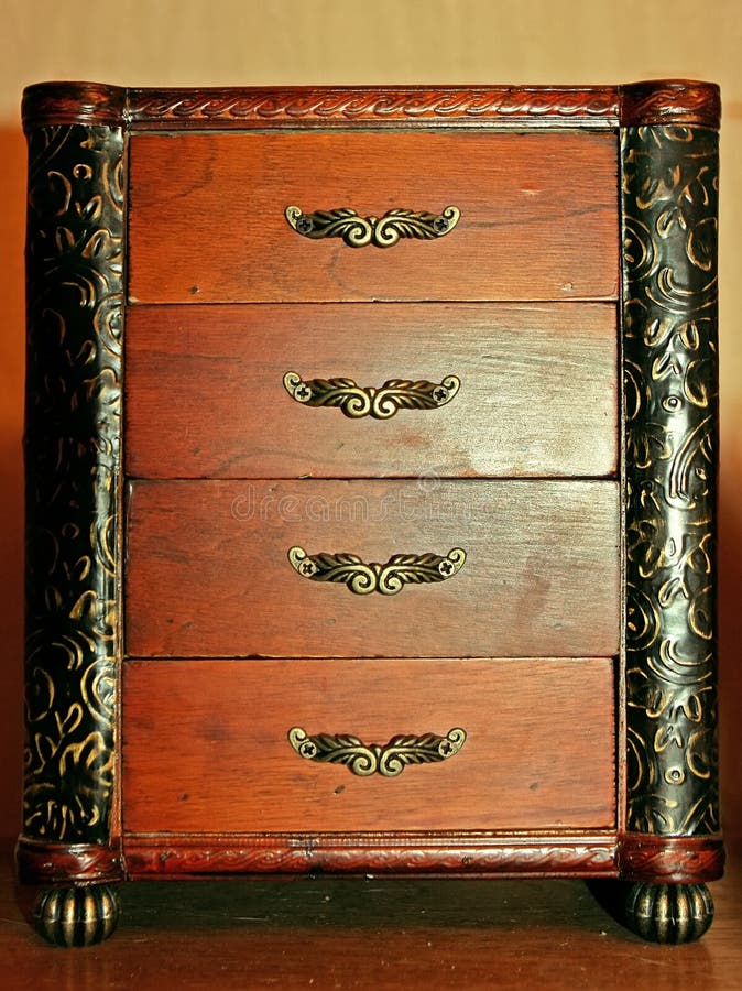 Chest of drawers