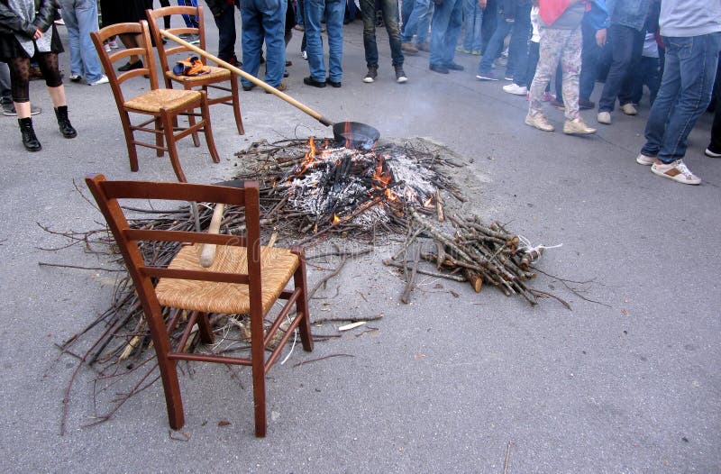 Chestnuts roasting on an open fire royalty free stock images
