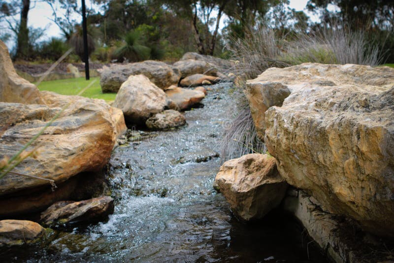 Chiacchierio Rocky Brook immagine stock libera da diritti Chiacchierio Rocky Brook immagine stock libera da diritti