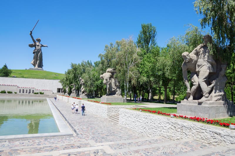 Chiamate della patria del ` del monumento! ` sulla collina di Mamayev fotografia stock Chiamate della patria del ` del monumento! ` sulla collina di Mamayev fotografia stock