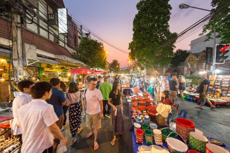 Chiang Mai marknad som går gatan royaltyfria foton Chiang Mai marknad som går gatan royaltyfria foton