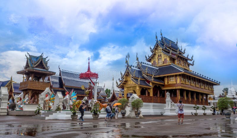 CHIANG MAI, TAILANDIA - 20 agosto 2017: Il tempio della tana di divieto è un tempio tailandese che è situato nella parte settentr fotografie stock CHIANG MAI, TAILANDIA - 20 agosto 2017: Il tempio della tana di divieto è un tempio tailandese che è situato nella parte settentr fotografie stock