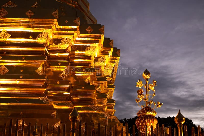 Chiang Mai Tajlandia, Kwiecień, - 11 2017: Sławny świątynny Doi Suthep w Tajlandia zdjęcie royalty free Chiang Mai Tajlandia, Kwiecień, - 11 2017: Sławny świątynny Doi Suthep w Tajlandia zdjęcie royalty free
