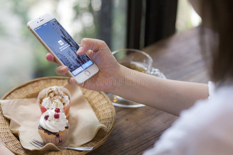 CHIANG MAI, THAILAND - JUNI 28, 2015: Linkedin is een sociale netwo royalty-vrije stock foto's CHIANG MAI, THAILAND - JUNI 28, 2015: Linkedin is een sociale netwo royalty-vrije stock foto's