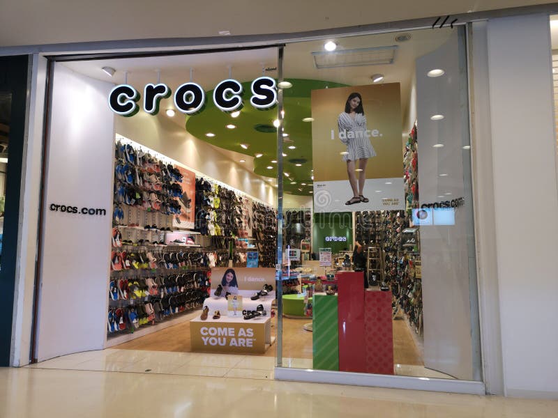 croc store brandon mall