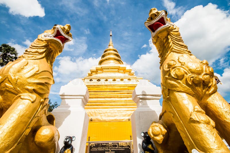 Chiangmai dorato Tailandia dello srijomthong del prathat del wat della pagoda fotografia stock Chiangmai dorato Tailandia dello srijomthong del prathat del wat della pagoda fotografia stock