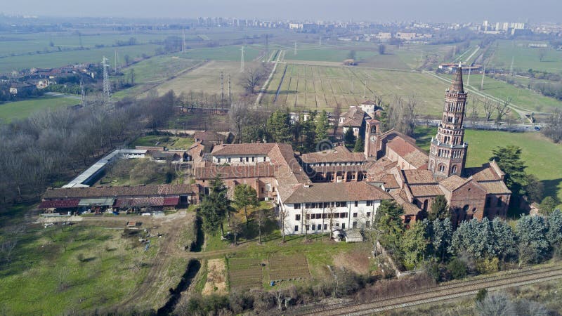 Chiaravalle,修道院,鸟瞰图,米兰修道院, 免版税库存图片 Chiaravalle,修道院,鸟瞰图,米兰修道院, 免版税库存图片