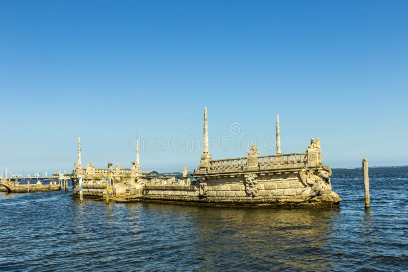 'Chiatta italiana' davanti alla villa Vizcaya immagini stock 'Chiatta italiana' davanti alla villa Vizcaya immagini stock