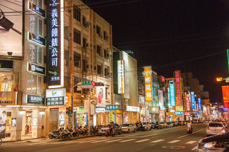 Carrefour night market, Chiayi city - Picture of Carrefour Tourism