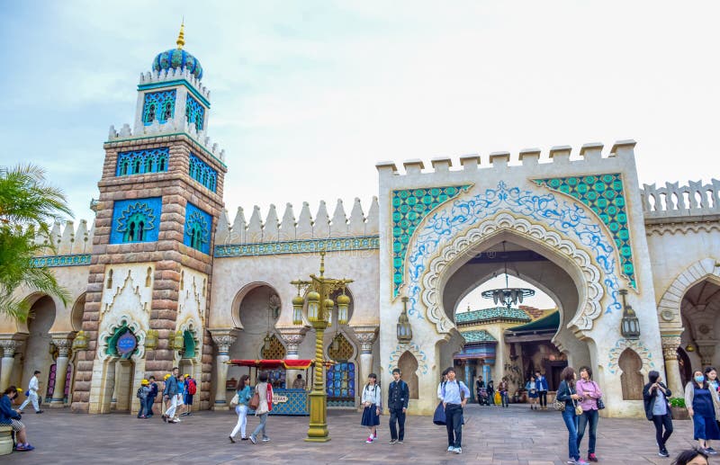 CHIBA, GIAPPONE - MAGGIO 2016: Area araba dell'attrazione della costa a Tokyo Disneysea situato a Urayasu, Chiba, Giappone fotografia stock libera da diritti CHIBA, GIAPPONE - MAGGIO 2016: Area araba dell'attrazione della costa a Tokyo Disneysea situato a Urayasu, Chiba, Giappone fotografia stock libera da diritti