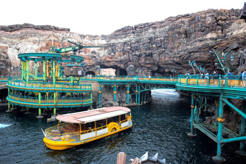 CHIBA, JAPAN - MAG, 2016: Geheimzinnige die Eilandaantrekkelijkheid in Tokyo Disneysea in Urayasu, Chiba, Japan wordt gevestigd royalty-vrije stock foto CHIBA, JAPAN - MAG, 2016: Geheimzinnige die Eilandaantrekkelijkheid in Tokyo Disneysea in Urayasu, Chiba, Japan wordt gevestigd royalty-vrije stock foto