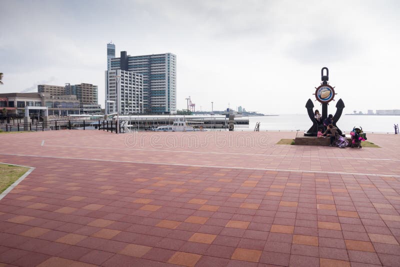Chiba, Japan, 03/30/2019, Weergeven van de parkeerterreinbouw bij 18de verdieping over het warenhuis van Sogo in de stad van Chib stock afbeeldingen Chiba, Japan, 03/30/2019, Weergeven van de parkeerterreinbouw bij 18de verdieping over het warenhuis van Sogo in de stad van Chib stock afbeeldingen