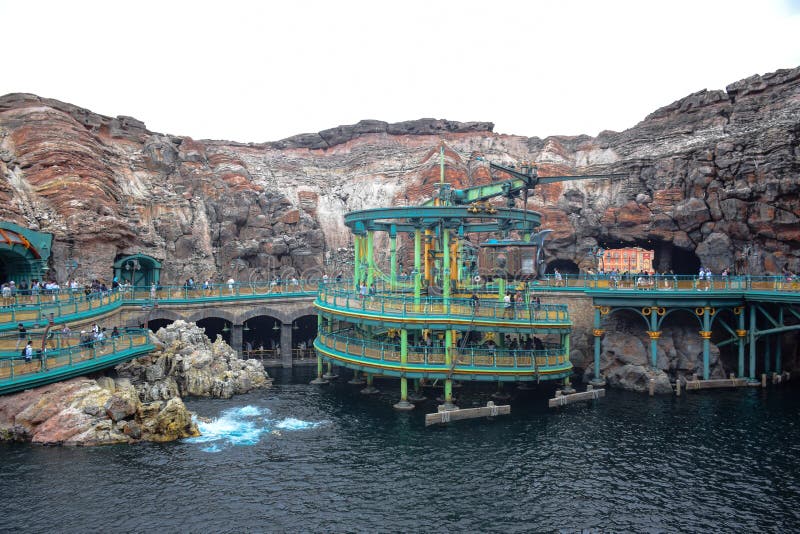 CHIBA, JAPON - MAI 2016 : Attraction mystérieuse d'île à Tokyo Disneysea situé à Urayasu, Chiba, Japon photos stock CHIBA, JAPON - MAI 2016 : Attraction mystérieuse d'île à Tokyo Disneysea situé à Urayasu, Chiba, Japon photos stock