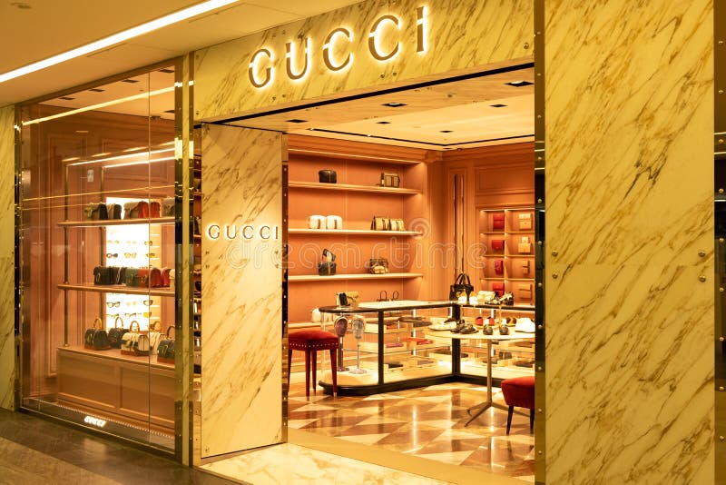Chiba Japonia, Marzec, - 24, 2019: Widok Gucci przodu sklep, Włoski luksusowy gatunek moda i skóra towary przy Narita, fotografia stock Chiba Japonia, Marzec, - 24, 2019: Widok Gucci przodu sklep, Włoski luksusowy gatunek moda i skóra towary przy Narita, fotografia stock
