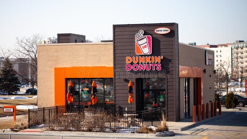 CHICAGO, IL - 22 FEBRUARI, 2019 - Buitenmening van de winkel van Dunkin Donuts