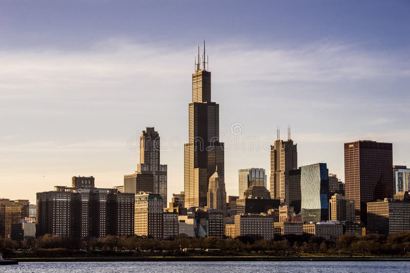 Chicago Illinois horisont med Willis Tower på solnedgången arkivfoton Chicago Illinois horisont med Willis Tower på solnedgången arkivfoton