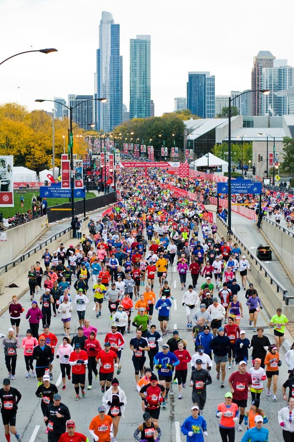 Chicago Marathon editorial stock photo. Image of crowd - 29113783