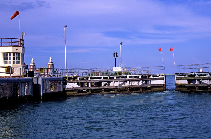 Chicago River Locks 59574 editorial image. Image of flow 171842560