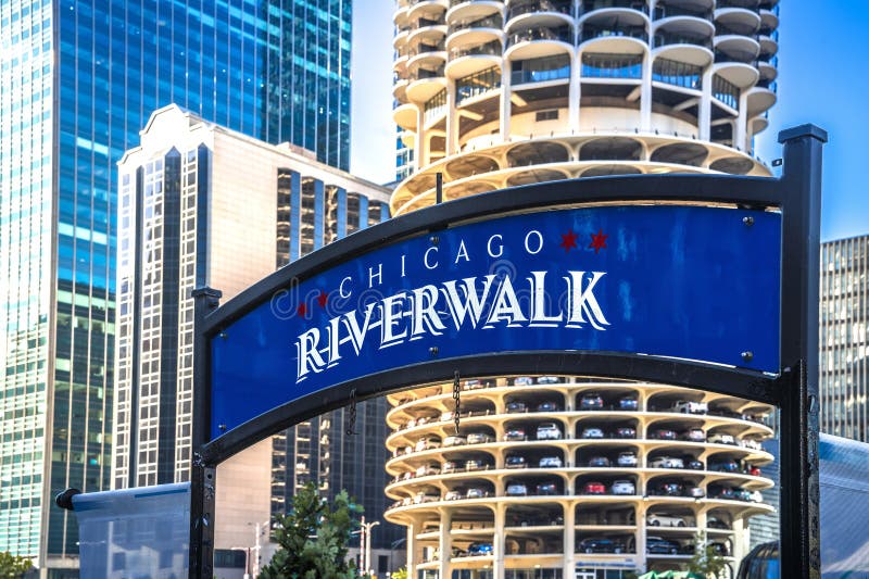 Chicago riverwalk, widok słynnego chodu rzeki chicago obrazy royalty free