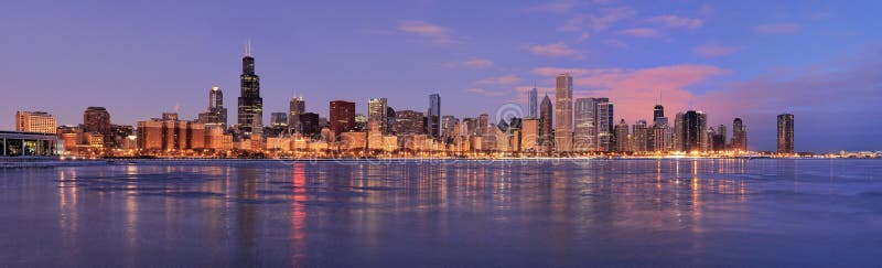 Chicago-Skyline an der Dämmerung
