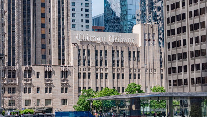 can you tour the chicago tribune building