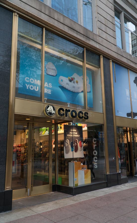 crocs store location