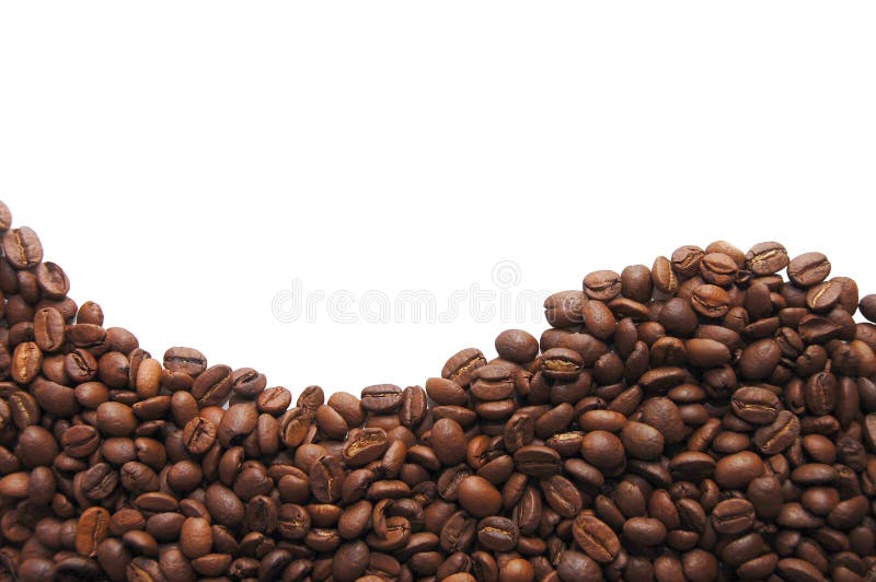 Chicchi di caffè aromatici su priorità bassa bianca