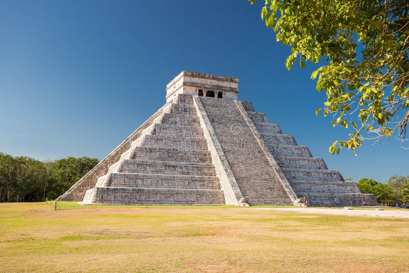 Chichen Itza, El Castillo-Tempel von Kukulkan, Yucatan, Mexiko lizenzfreies stockbild Chichen Itza, El Castillo-Tempel von Kukulkan, Yucatan, Mexiko lizenzfreies stockbild