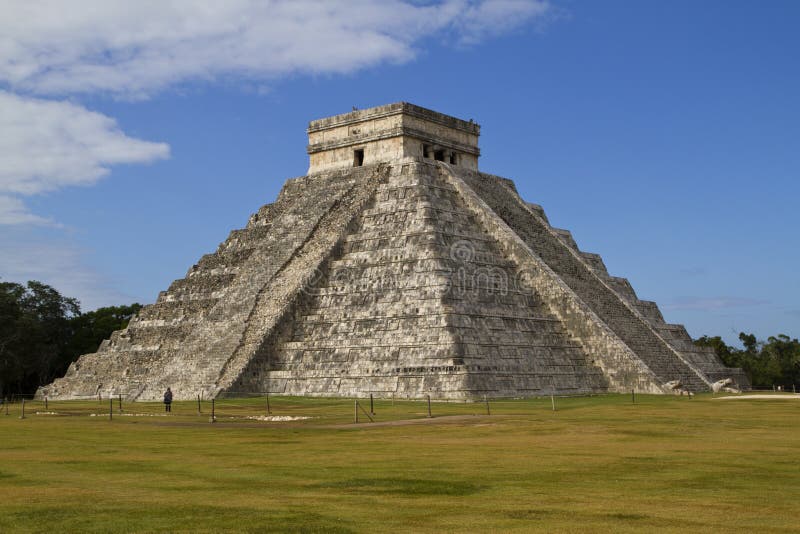 Chichen Itza Mayan Pyramid, Mexico royalty free stock photo Chichen Itza Mayan Pyramid, Mexico royalty free stock photo