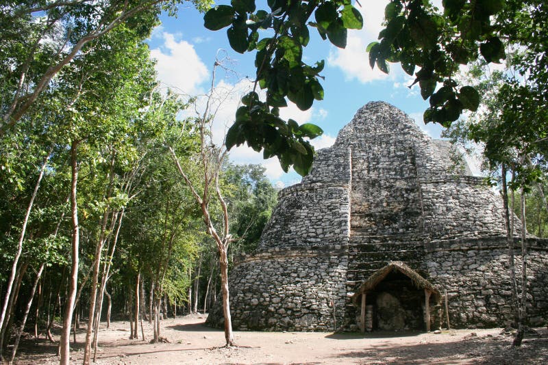 Chichen Itza ruins royalty free stock photo Chichen Itza ruins royalty free stock photo