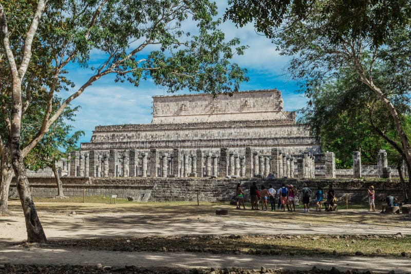 chichen itza Майяские руины, столбцы в виске тысячи ратников Юкатана, Мексики стоковые фотографии rf chichen itza Майяские руины, столбцы в виске тысячи ратников Юкатана, Мексики стоковые фотографии rf