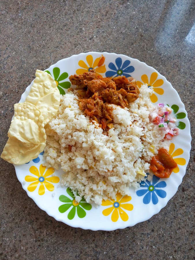 Chicken biryani Spicy Indian Malabar biryani Hyderabadi biryani, Dum Biriyani pulao golden bowl Kerala India Sri Lanka Pakistan basmati rice mixed rice dish with meat curry Ramadan Kareem, Eid. Chicken dum biryani stock images, royalty-free photos and pictures